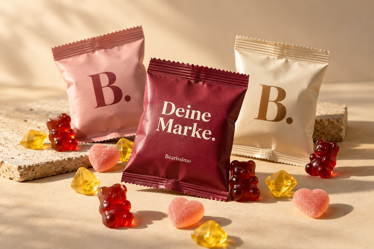 Gestaltungsbeispiel: personalisierte Fruchtgummi-Tüten in Kirschrot, Rosa und Creme